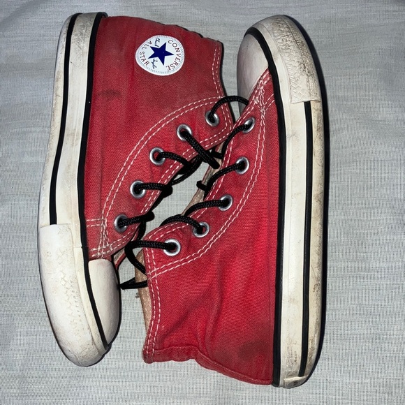 Converse toddler size 9 Kids Red Canvas Chuck Taylor All-stars Sneakers - Picture 1 of 16
